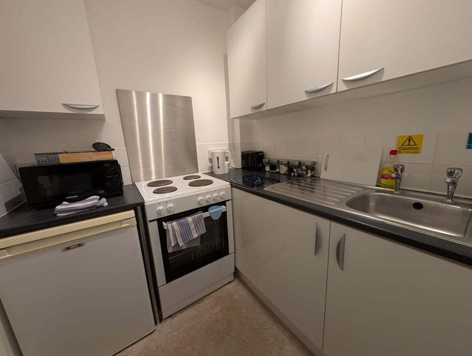 Dover Town Rooms, Second Floor Kitchenette 