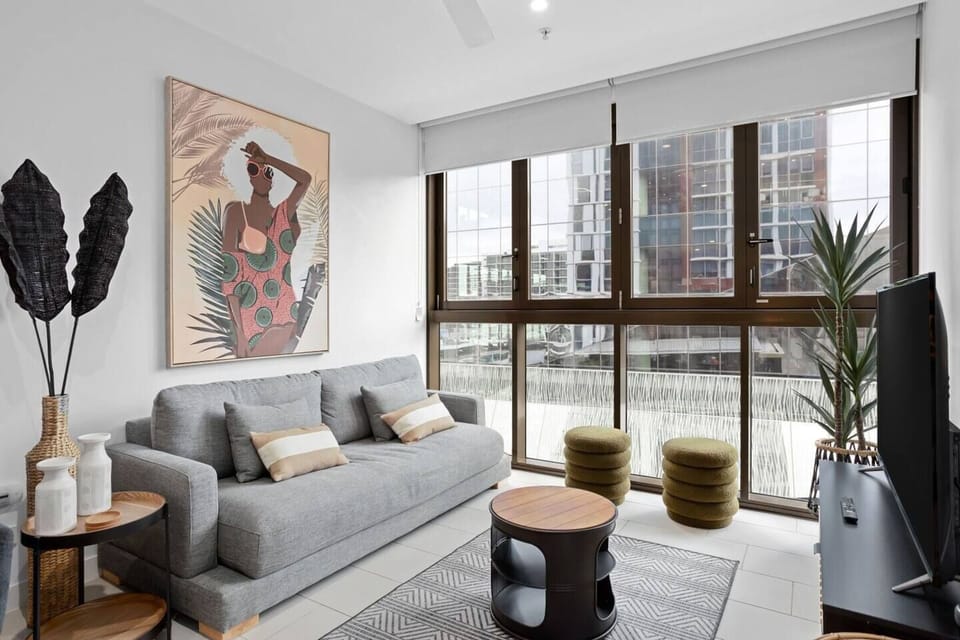 Make yourself home on the cosy sofa and consider lowering the blinds for an ideal movie-watching experience with your group.