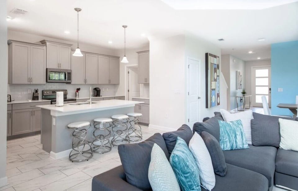 5KitchenLiving2