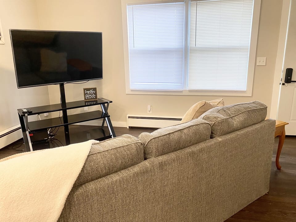50" Smart TV to Stream