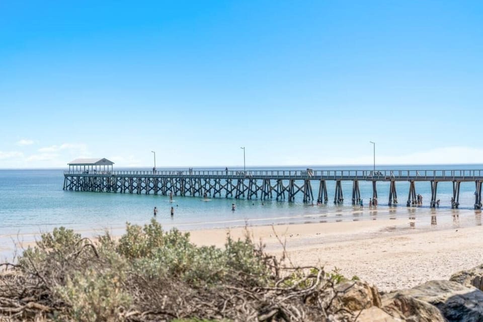 Take a short 4-minute drive or enjoy a leisurely 18-minute walk to Henley Beach Jetty, where scenic views and a refreshing sea breeze await.