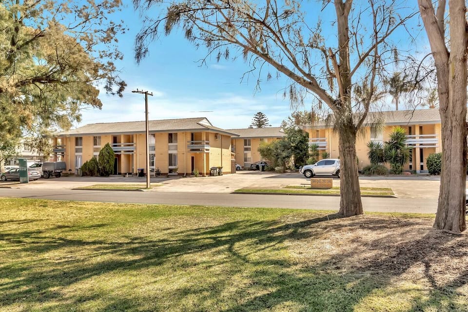 Located opposite Syd Knight Reserve, this two-bedroom stay includes a secure parking space on the premises, with free street parking available 24/7. 
