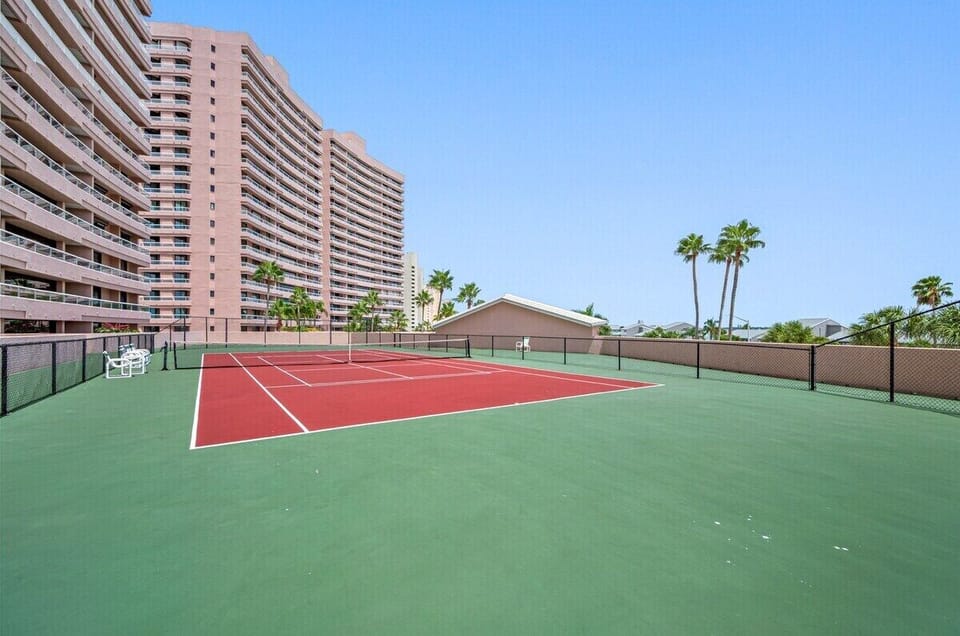 Tennis/Pickleball Courts