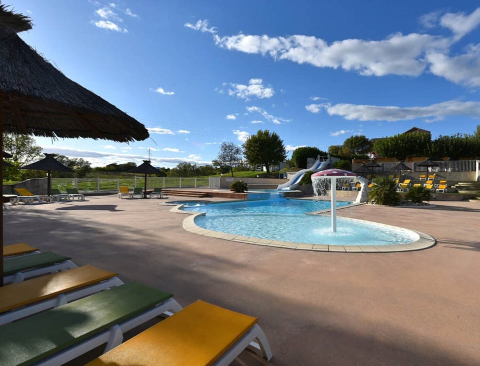 Meriva - Roulotte insolite 2-3 personnes (10)