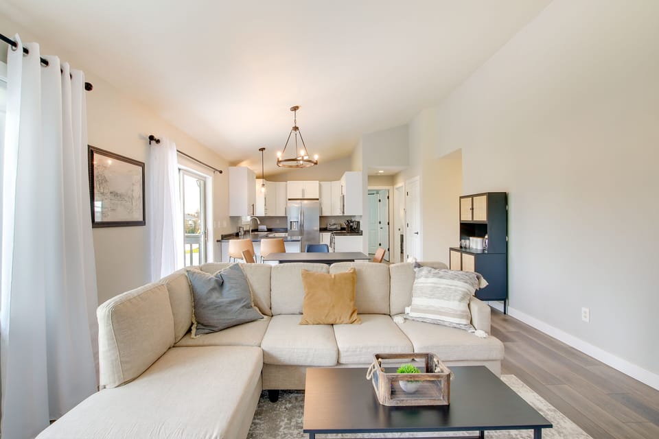 Living Room | Central Air Conditioning & Heating | Smart TV
