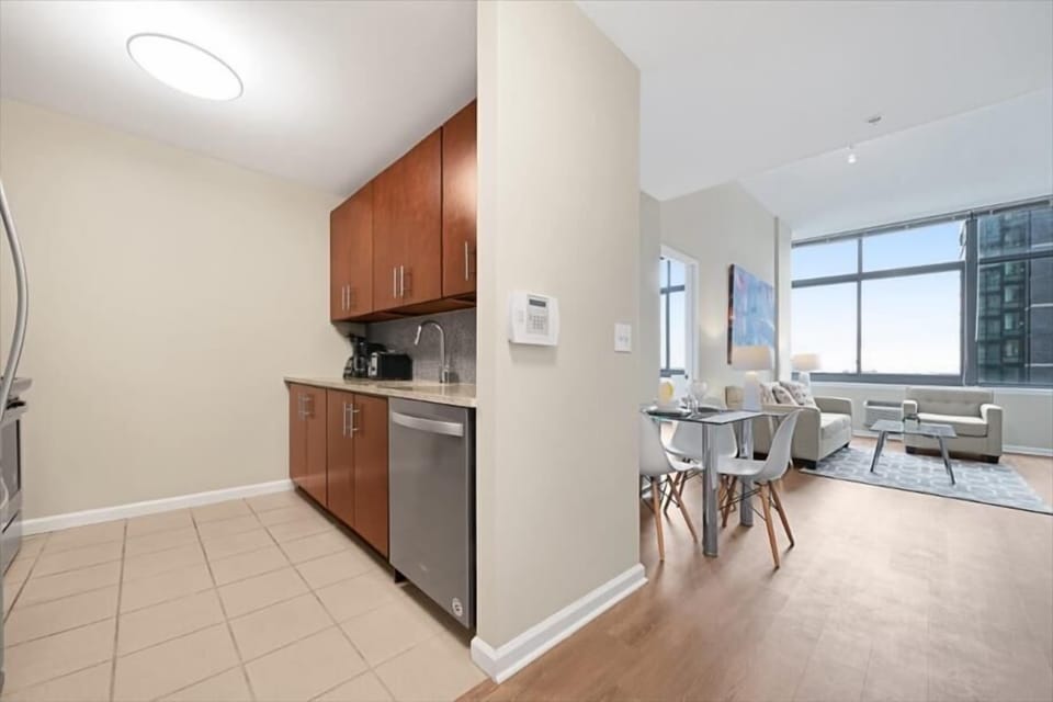 Jersey City 1 Bedroom River View Kitchen