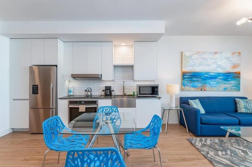 Miami 1 Bedroom Dining Room