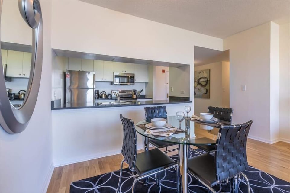 Hoboken 1 Bedroom Dining Room