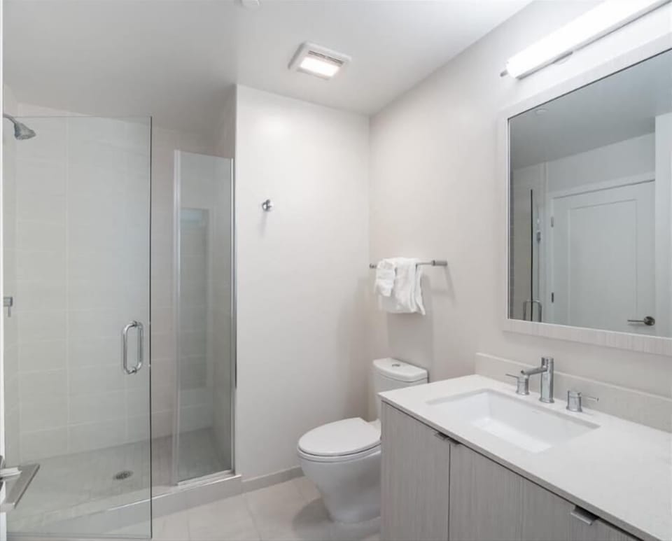 South Arlington Arlington 1 Bedroom with Balcony Bathroom