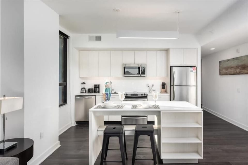 Herndon/Reston Reston 2 Bedroom King Bed Kitchen