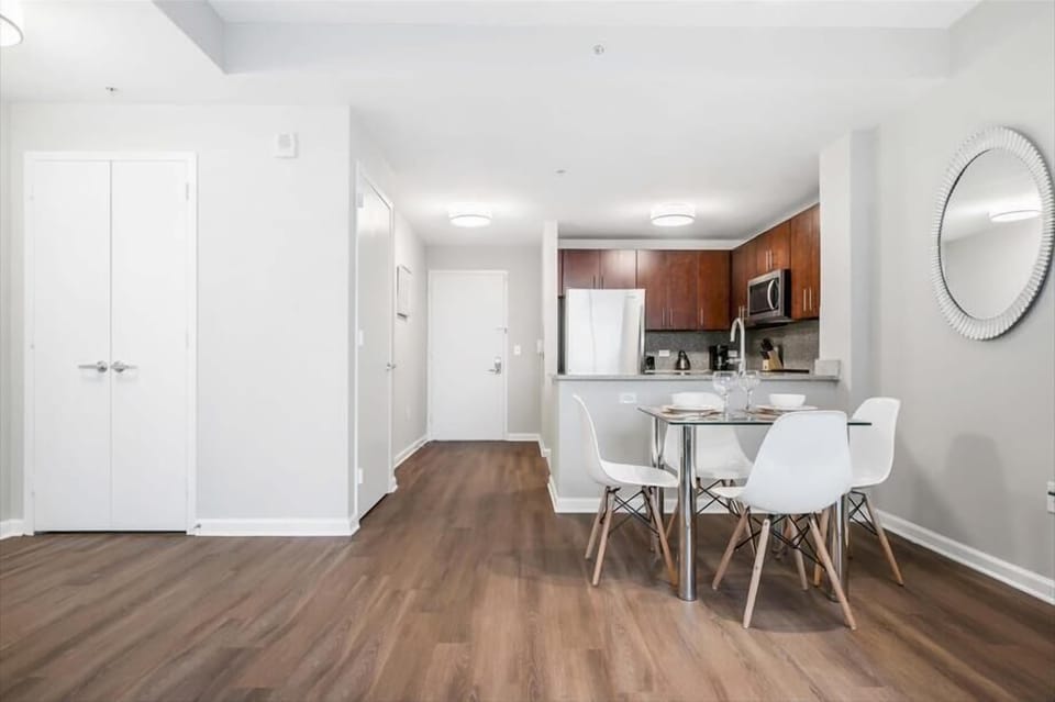 Jersey City 1 Bedroom Dining Room