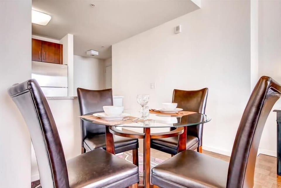 Jersey City 1 Bedroom Dining Room