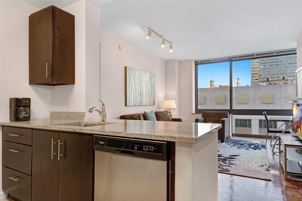 Jersey City 1 Bedroom River View Kitchen