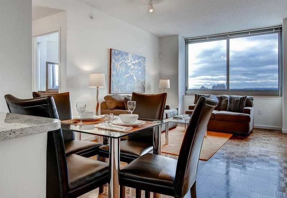 Jersey City 1 Bedroom Dining Room