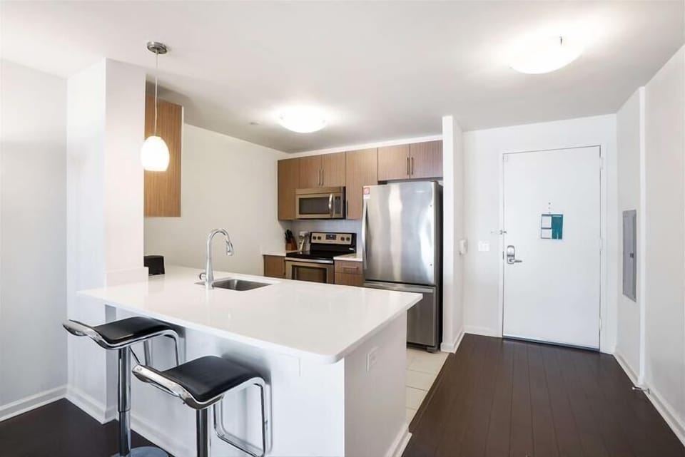 Jersey City 1 Bedroom Dining Room