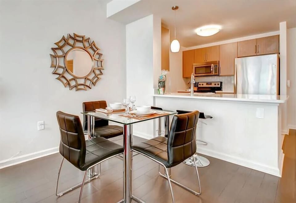 Jersey City 1 Bedroom Dining Room