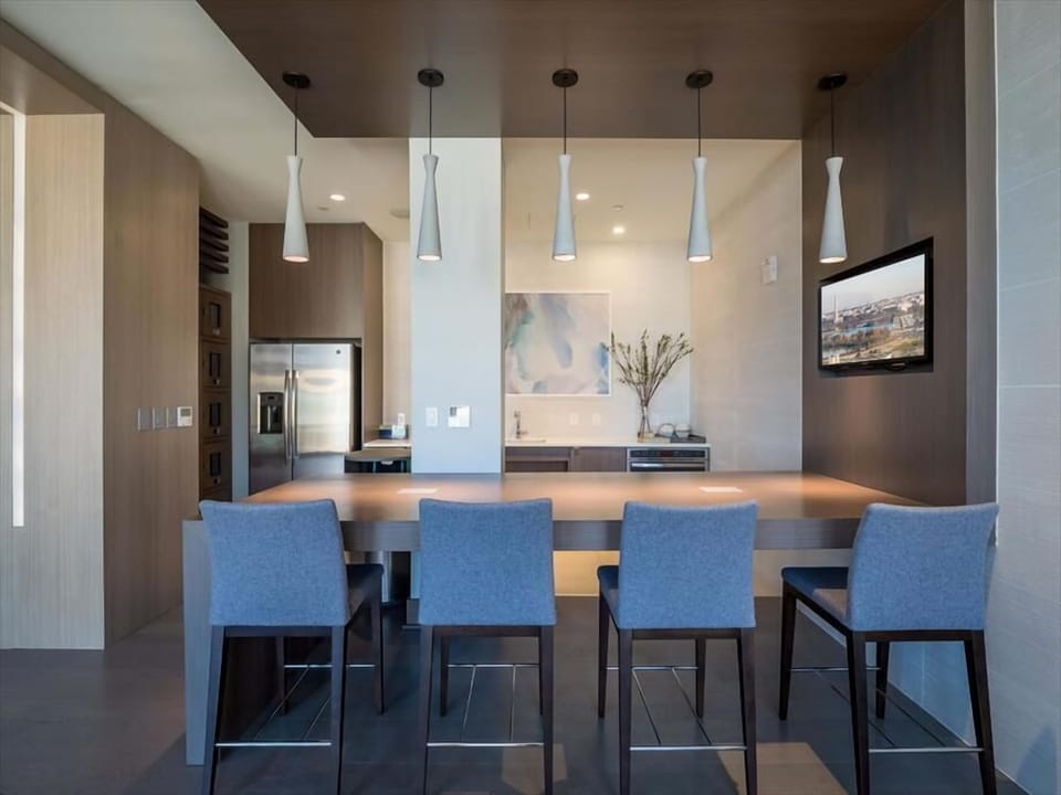 South Arlington Arlington 2 Bedroom Dining Room