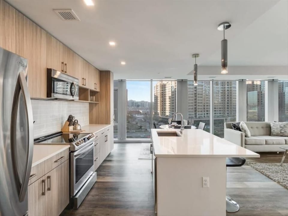 South Arlington Arlington 2 Bedroom with Balcony Kitchen