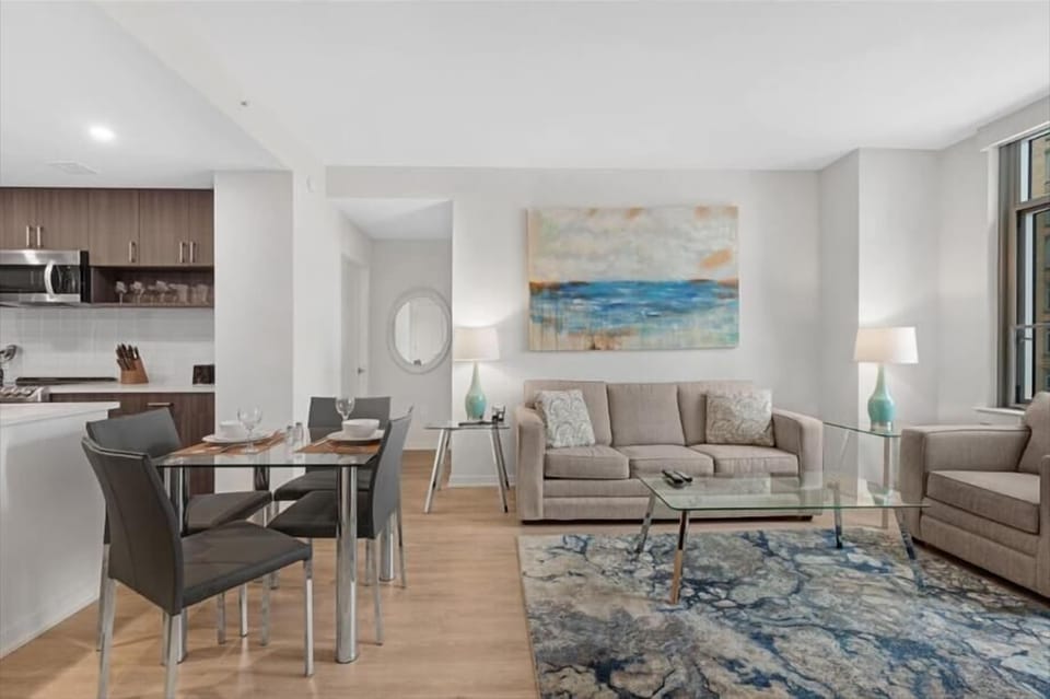 South Arlington Arlington 2 Bedroom with Balcony Dining Room