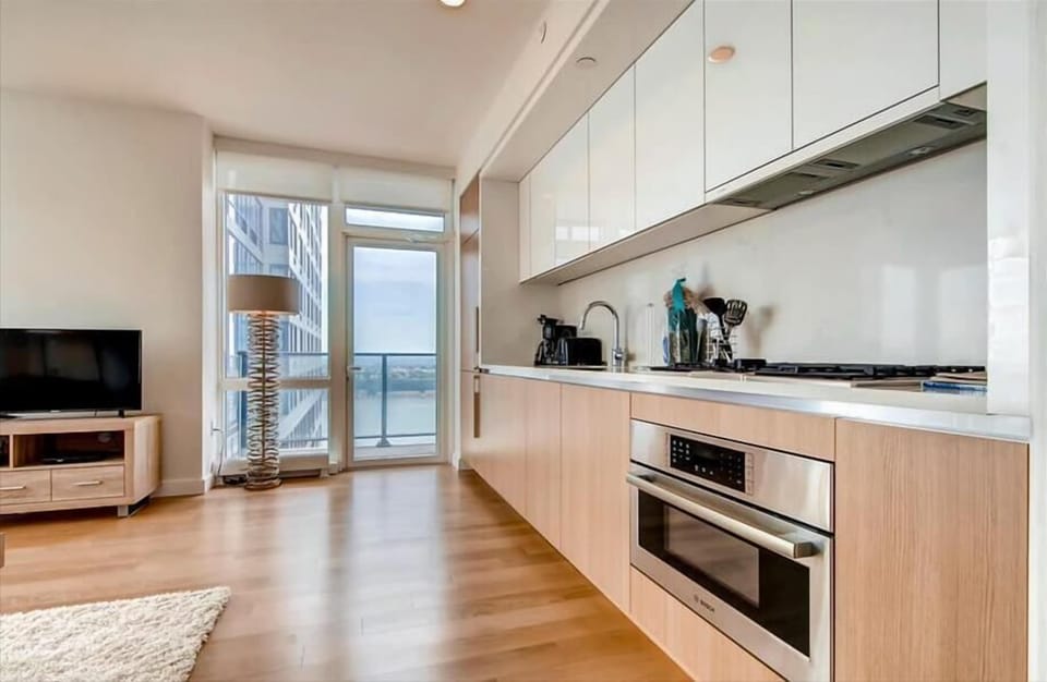 Midtown West New York 1 Bedroom Kitchen