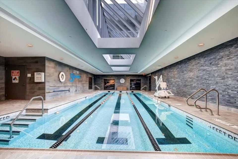 Midtown West New York 1 Bedroom Pool