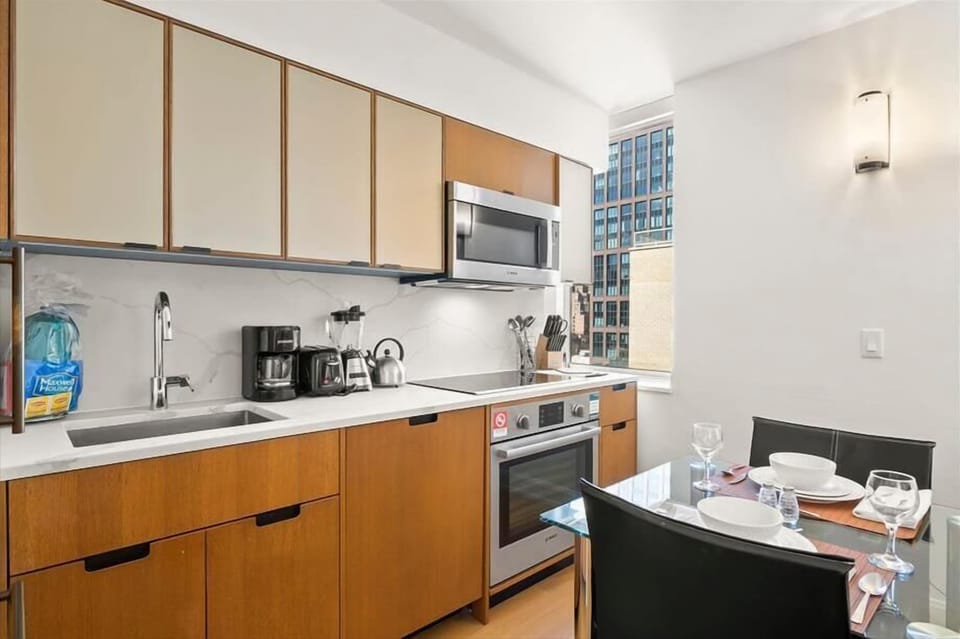 Midtown East New York 1 Bedroom Kitchen