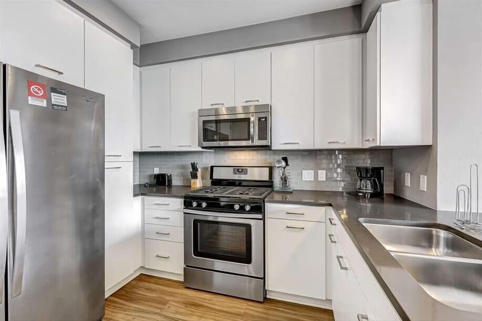 Midtown East New York 1 Bedroom Kitchen