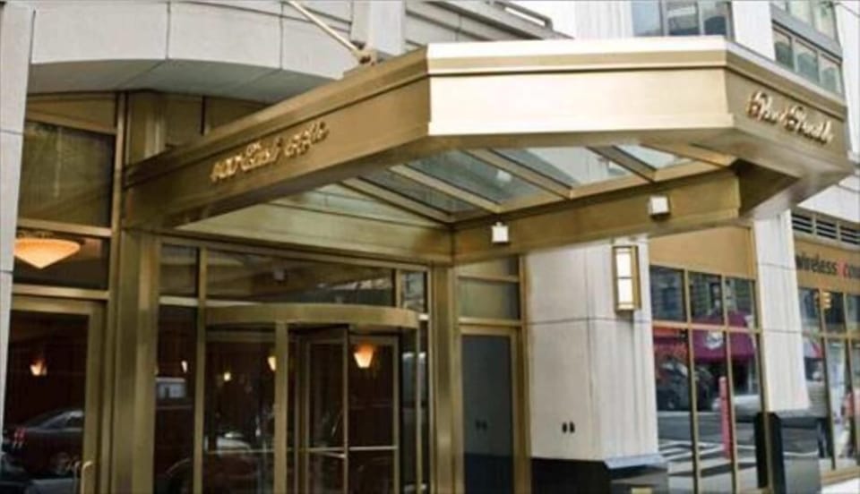Upper East Side New York 1 Bedroom Building Exterior