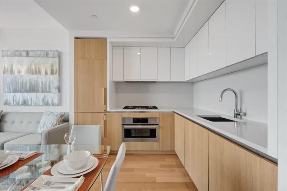 Midtown West New York 1 Bedroom Deluxe Kitchen