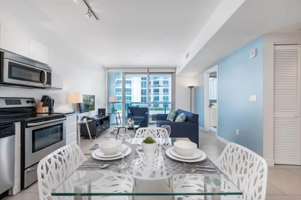 Miami Miami Beach 1 Partial Ocean View Dining Room