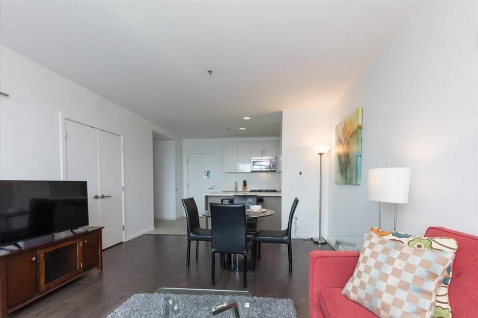 Cambridge 1 Bedroom Dining Room