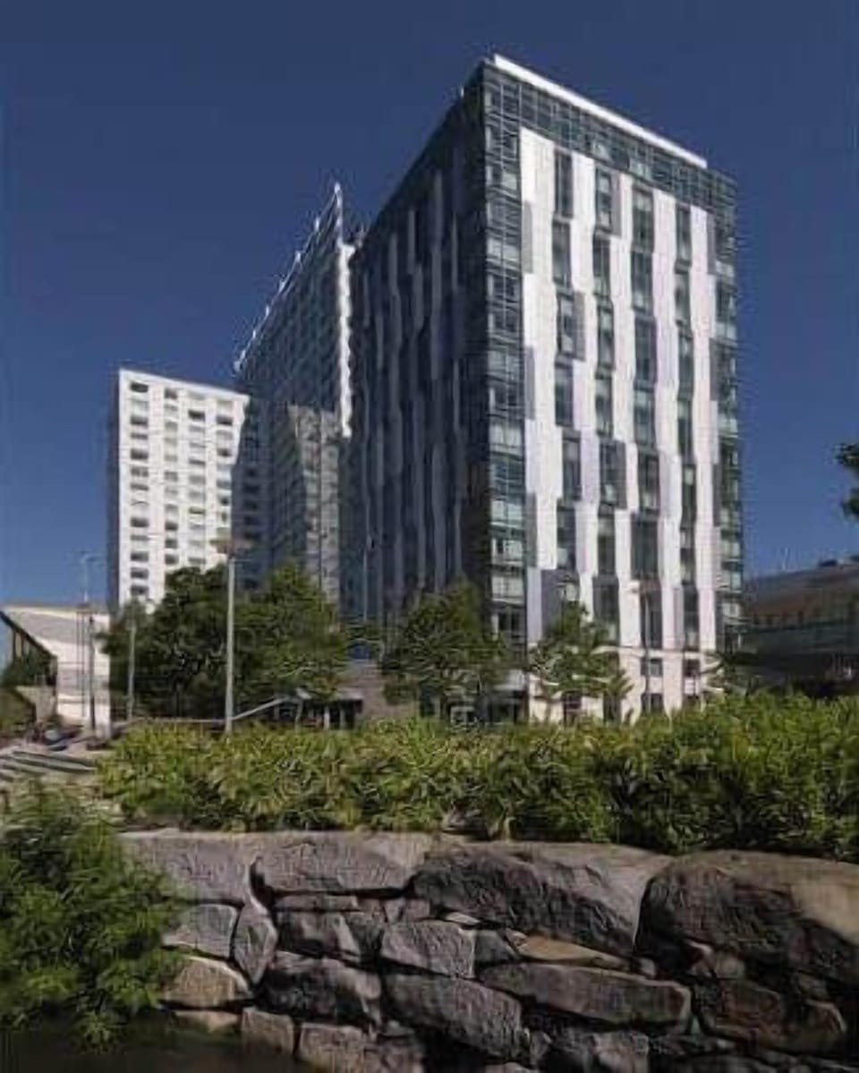 Cambridge 1 Bedroom Building Exterior