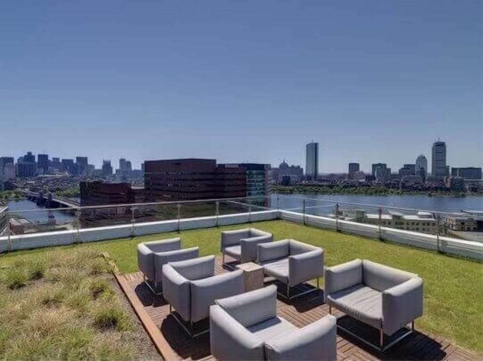 Cambridge 1 Bedroom Building Exterior