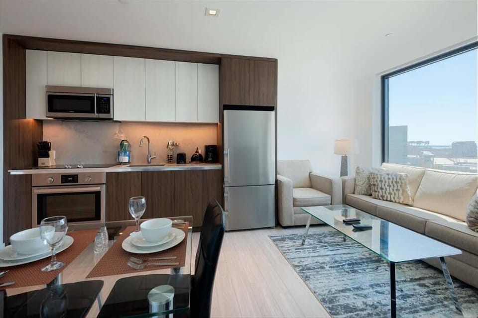 Seaport/South Boston Boston 1 Bedroom Dining Room