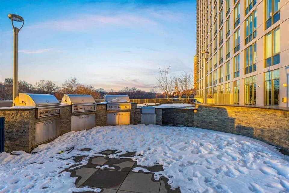 White Plains 2 Bedroom Building Exterior