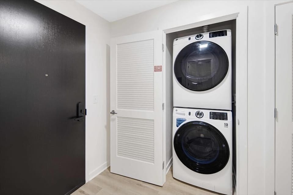Noma Washington 1 Bedroom Washer/Dryer