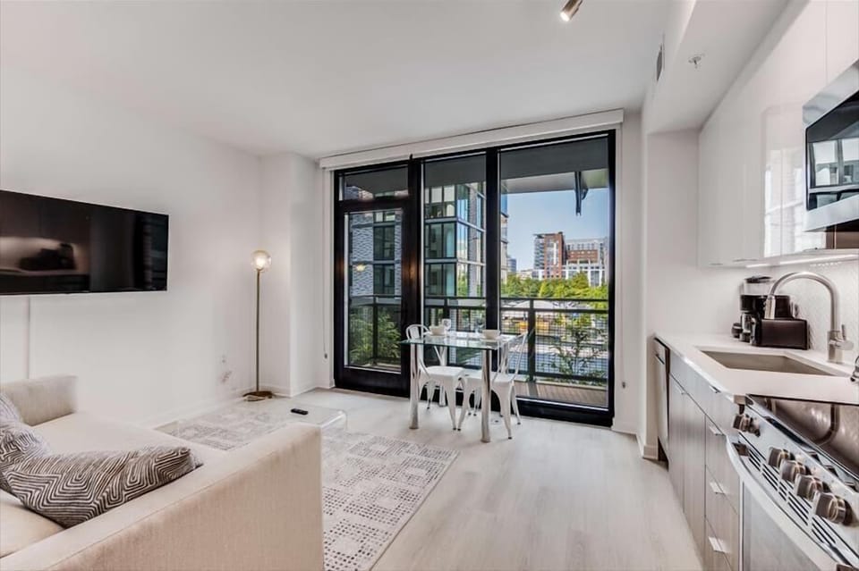 Noma Washington 1 Bedroom with Balcony Living Room