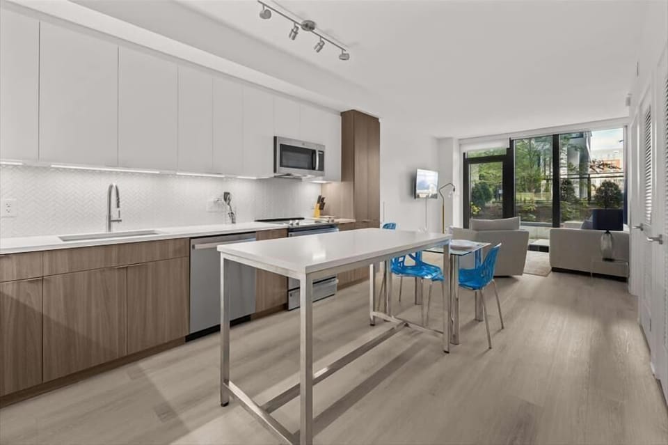 Noma Washington 1 Bedroom Deluxe w/ Balco Kitchen