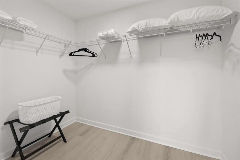 Noma Washington 1 Bedroom Deluxe w/ Balco Bedroom 1 Closet
