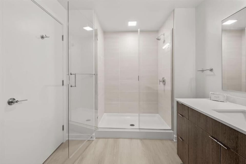 Noma Washington 1 Bedroom Deluxe w/ Balco Bathroom