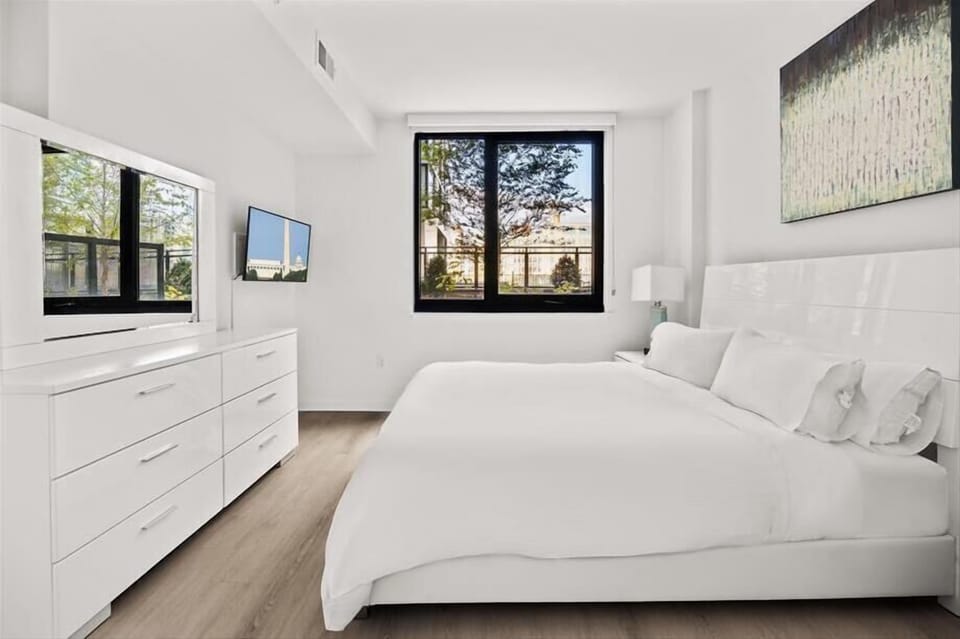 Noma Washington 1 Bedroom Deluxe w/ Balco Bedroom