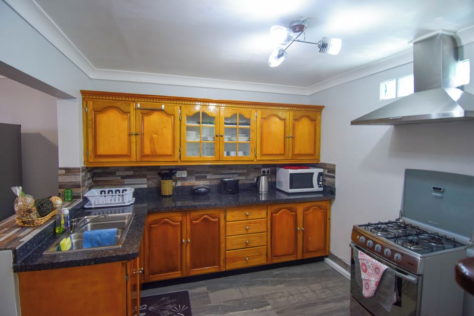 fully equipped kitchen 