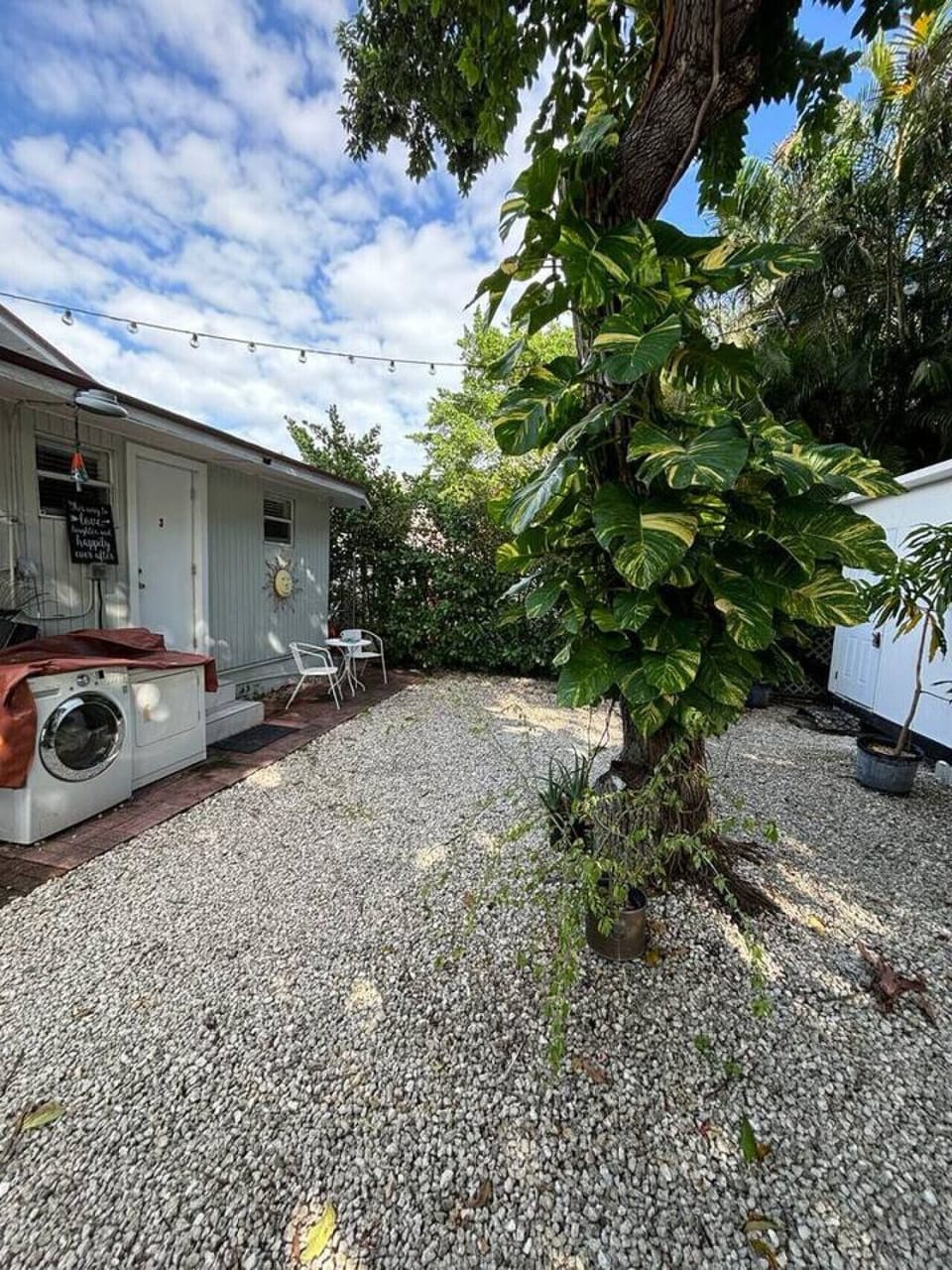 House is at the back of the big property  which make it more quiet and private
