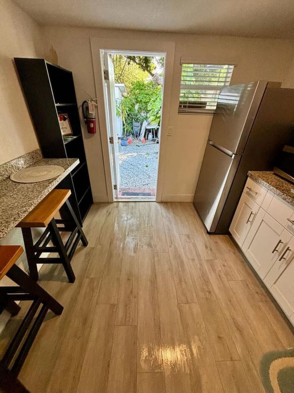 Full equipped kitchen in a separate space from the room