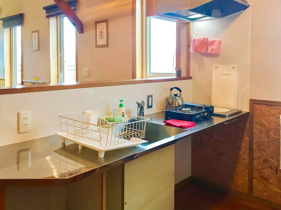 ・Wheelchair accessible kitchen (single IH heater)