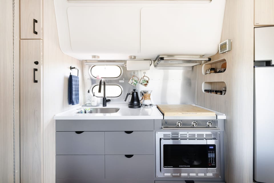 Well-stocked kitchen w/starter supply of organic coffee & multiple brew options.