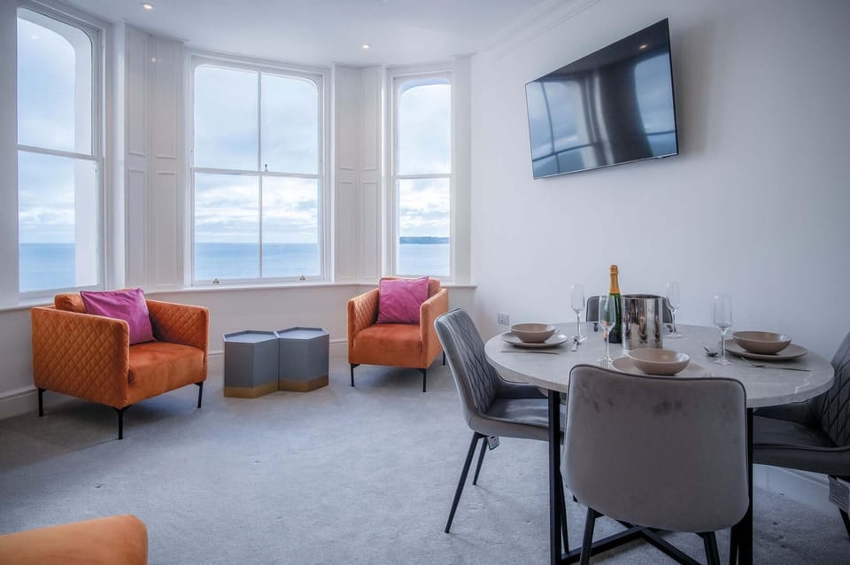 Caldey View - Luxury 2 Bedroom - Panorama - Tenby (20988)