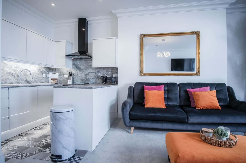 Caldey View - Luxury 2 Bedroom - Panorama - Tenby (20986)