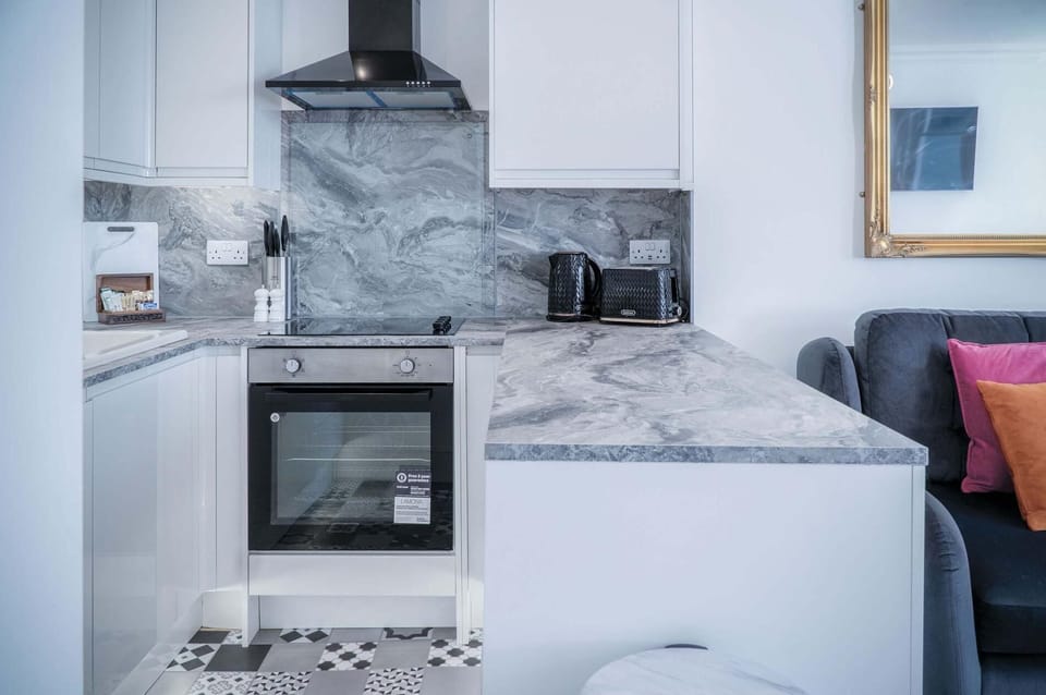 Caldey View - Luxury 2 Bedroom - Panorama - Tenby (20991)