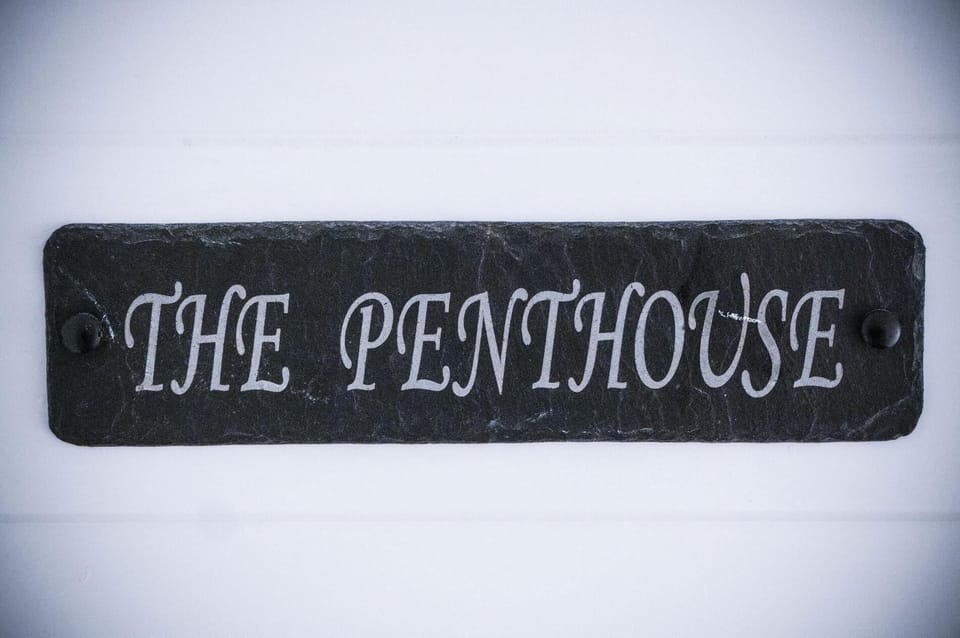 The Penthouse - Luxury 1 Bed - Panorama - Tenby (17295)